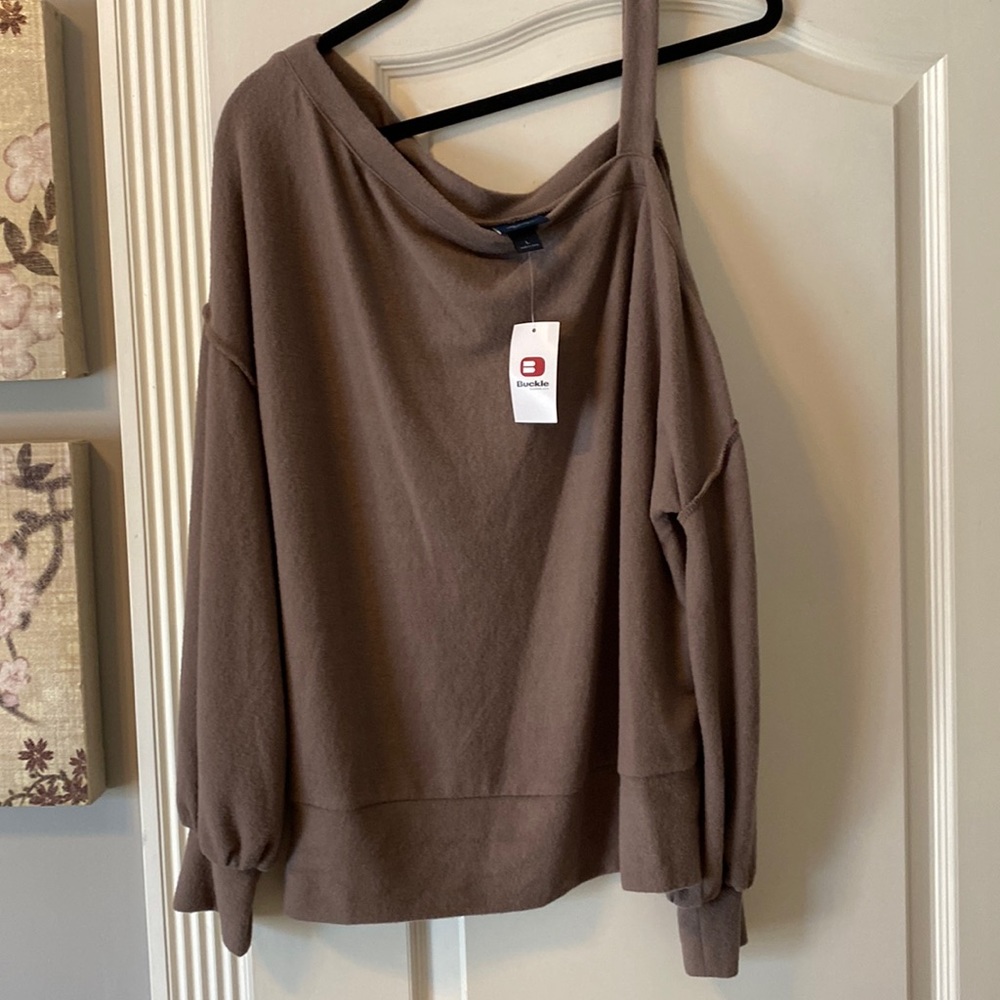 Cold shoulder long sleeve top